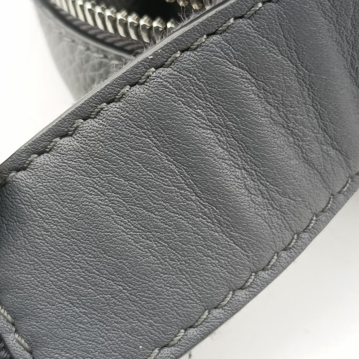 Secondhand Loewe Military Messenger XS Grey Leather B553A72X21 shoulderbag | stylenewstar