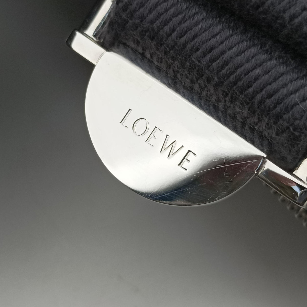Secondhand Loewe Military Messenger XS Grey Leather B553A72X21 shoulderbag | stylenewstar