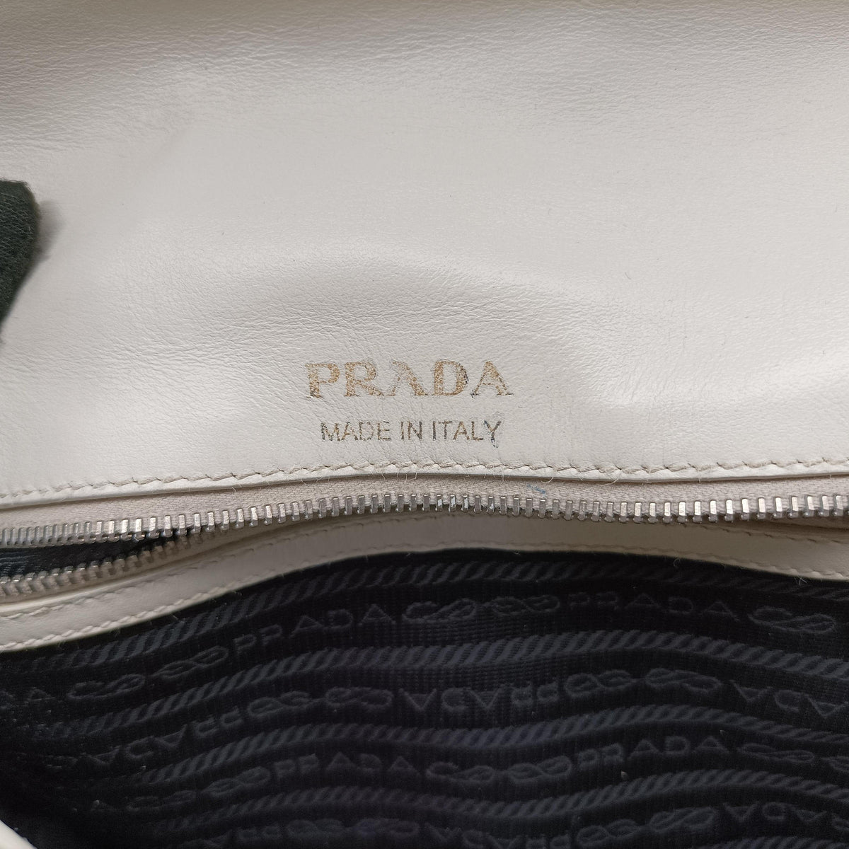 Pre-owned Prada Diagramme White Leather 1BD108 shoulderbag | stylenewstar