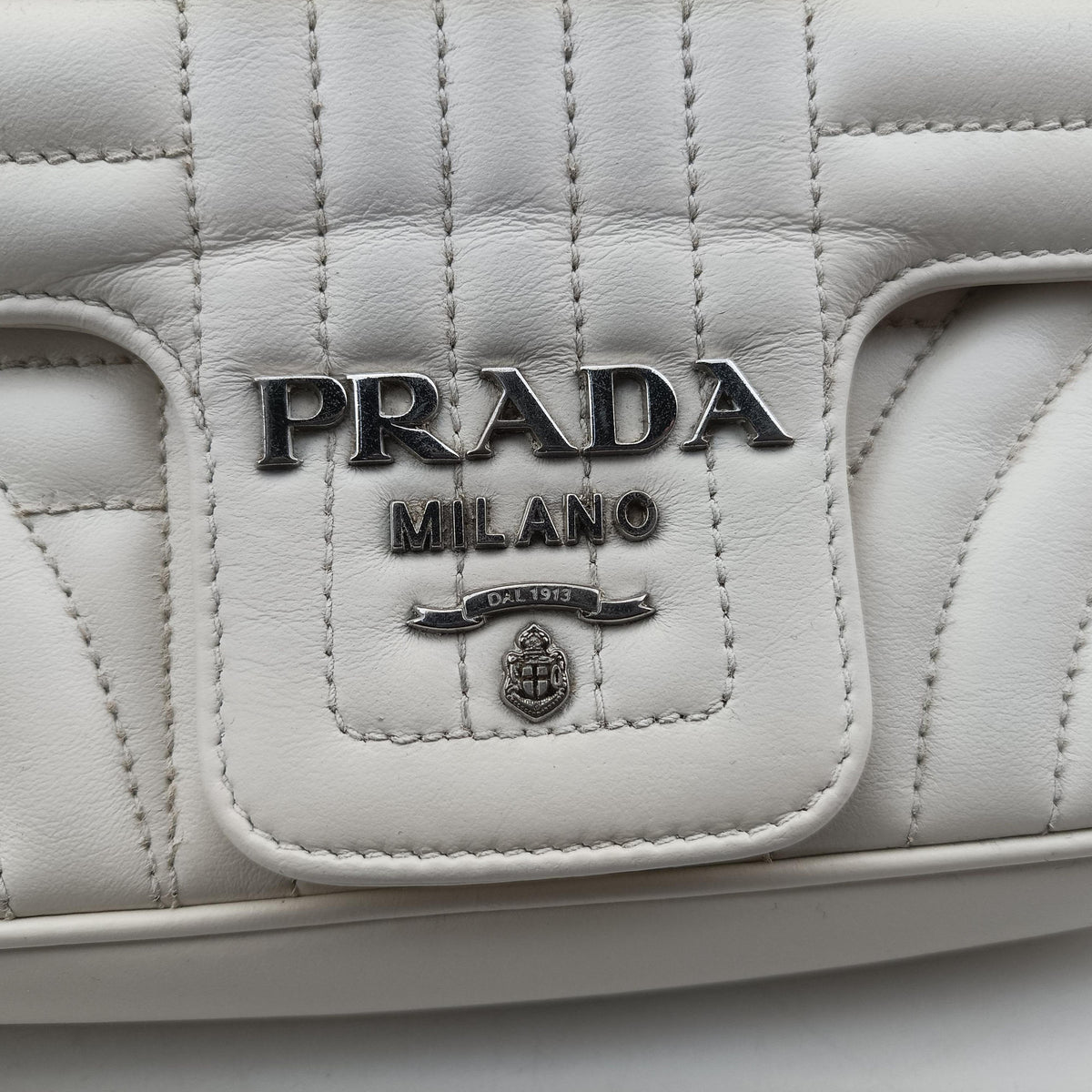 Pre-owned Prada Diagramme White Leather 1BD108 shoulderbag | stylenewstar