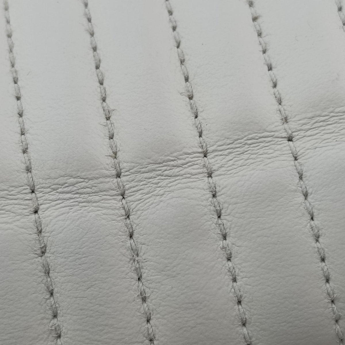 Pre-owned Prada Diagramme White Leather 1BD108 shoulderbag | stylenewstar
