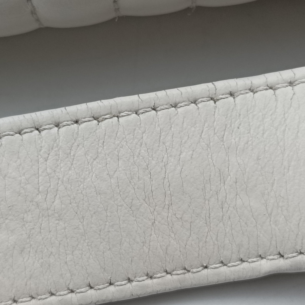 Pre-owned Prada Diagramme White Leather 1BD108 shoulderbag | stylenewstar