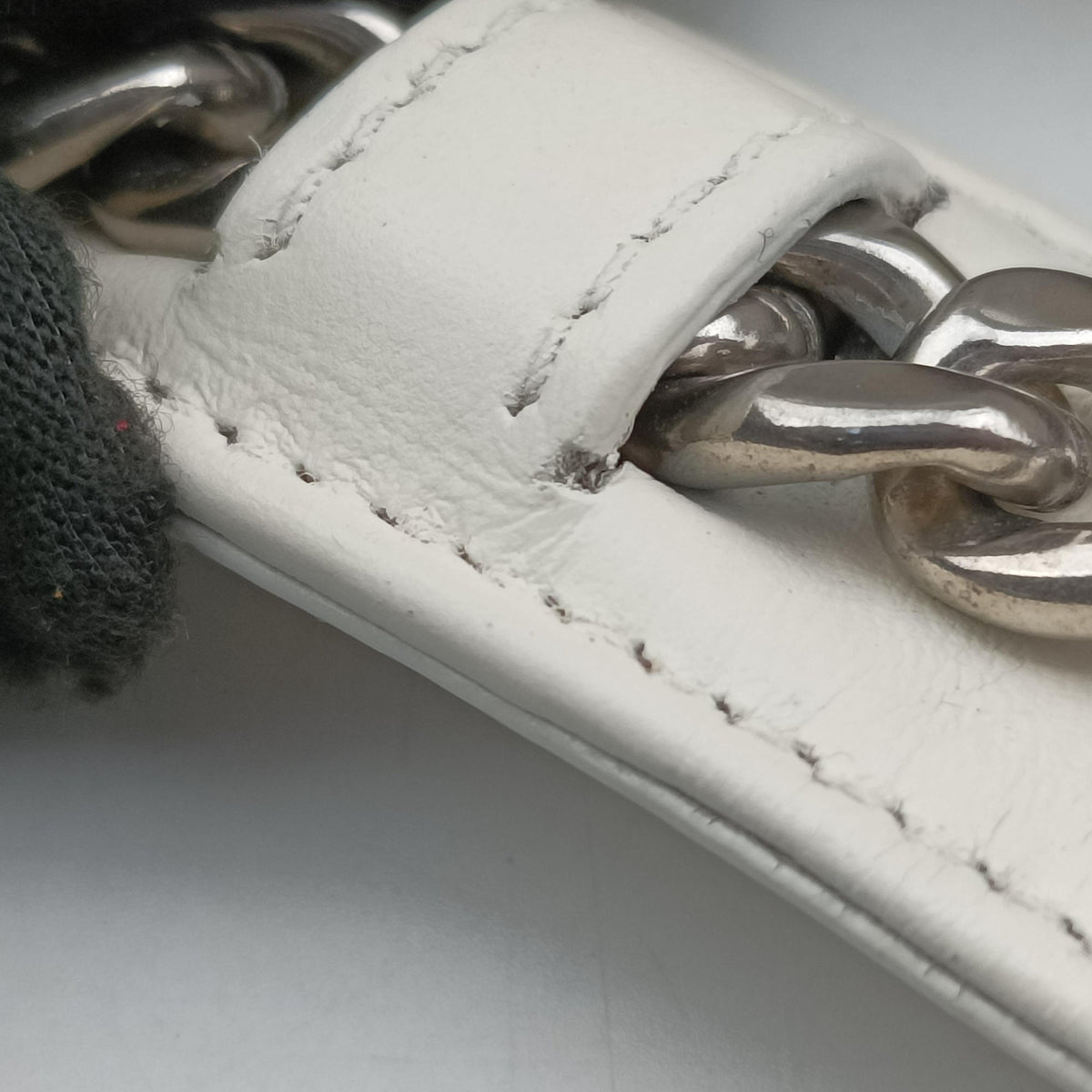 Pre-owned Prada Diagramme White Leather 1BD108 shoulderbag | stylenewstar