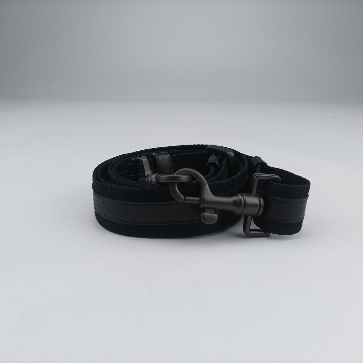 Pre-owned Bottega Veneta Intrecciato Black lambskin  shoulderbag | stylenewstar