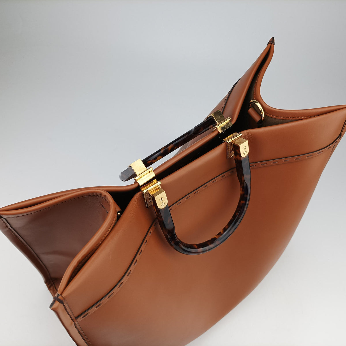 Pre-owned Fendi Sunshine Brown Leather 8BH372 handbag | stylenewstar