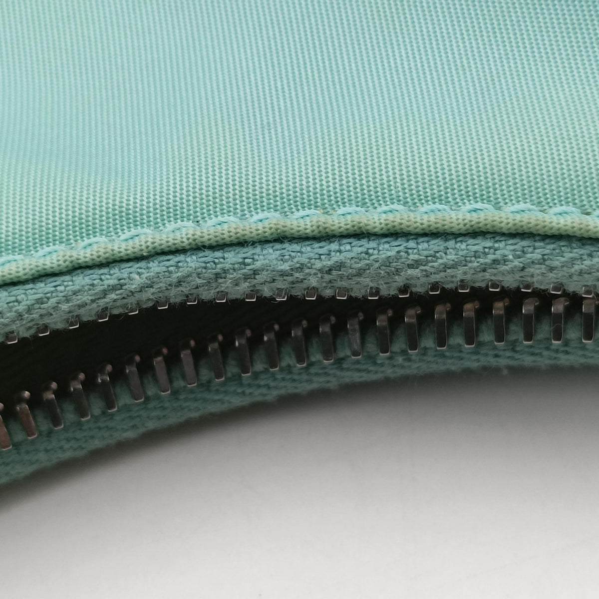 Vintage Prada Re-Edition 2005 Re-Nylon Green nylon 1BH204 shoulderbag | stylenewstar