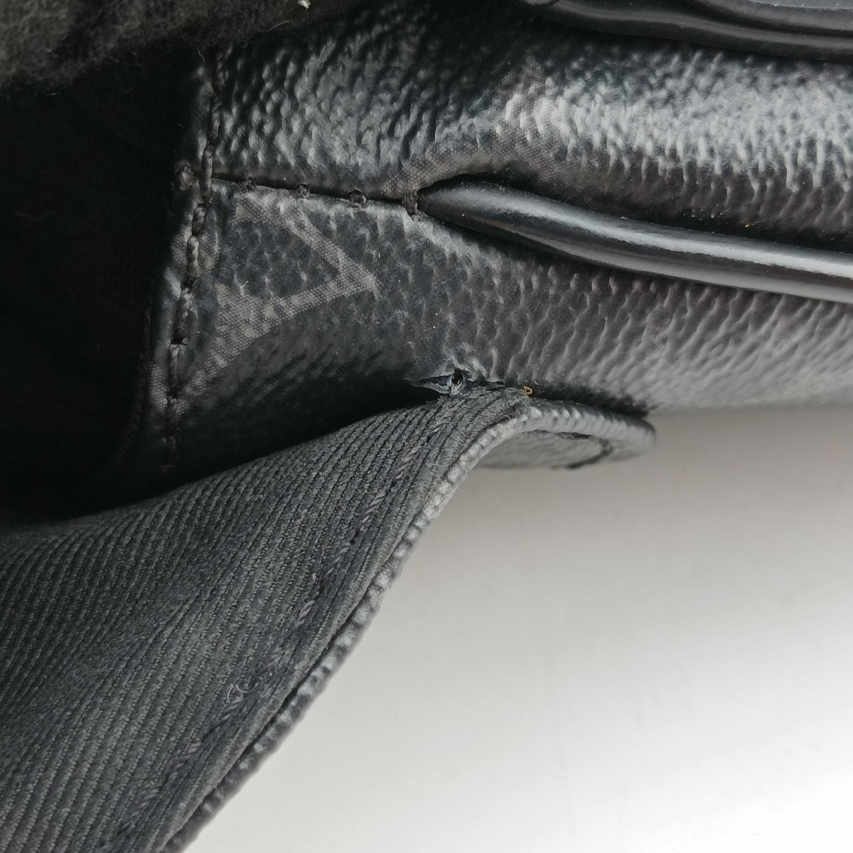 Pre-owned Louis Vuitton District PM Noir Monogram Eclipse M44000 shoulderbag | stylenewstar