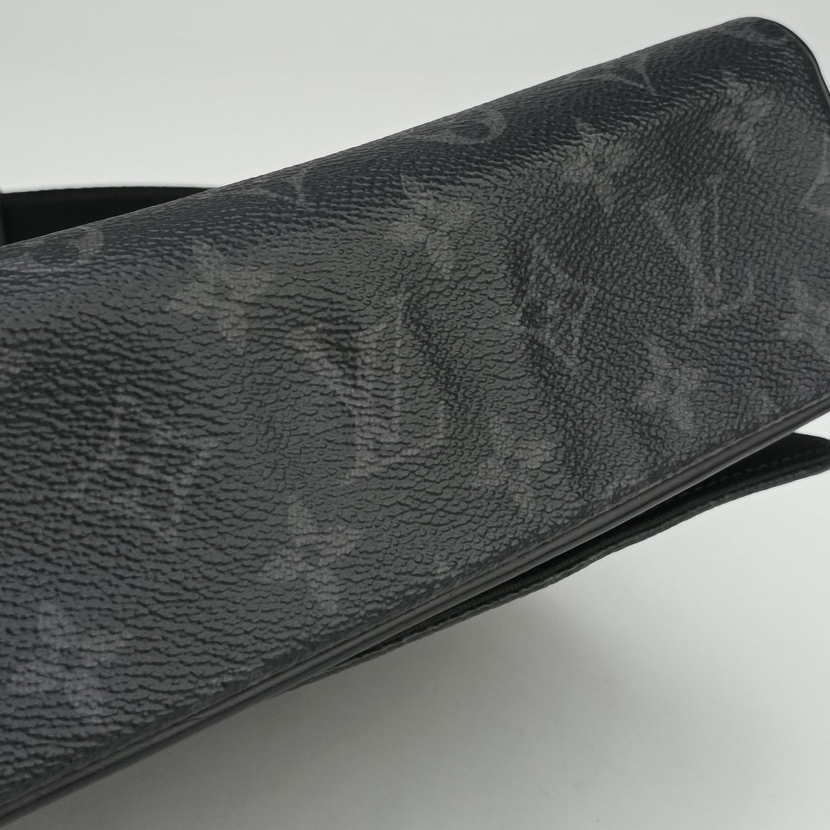Pre-owned Louis Vuitton District PM Noir Monogram Eclipse M44000 shoulderbag | stylenewstar