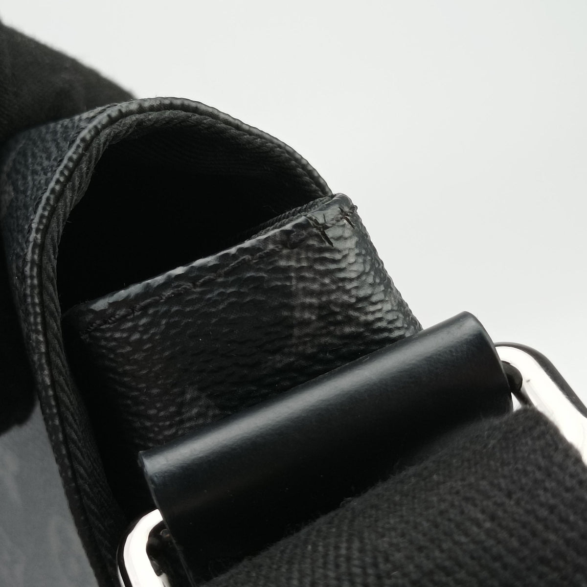 Pre-owned Louis Vuitton District PM Noir Monogram Eclipse M44000 shoulderbag | stylenewstar