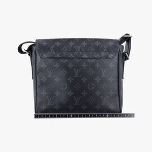 Pre-owned Louis Vuitton District PM Noir Monogram Eclipse M44000 shoulderbag | stylenewstar