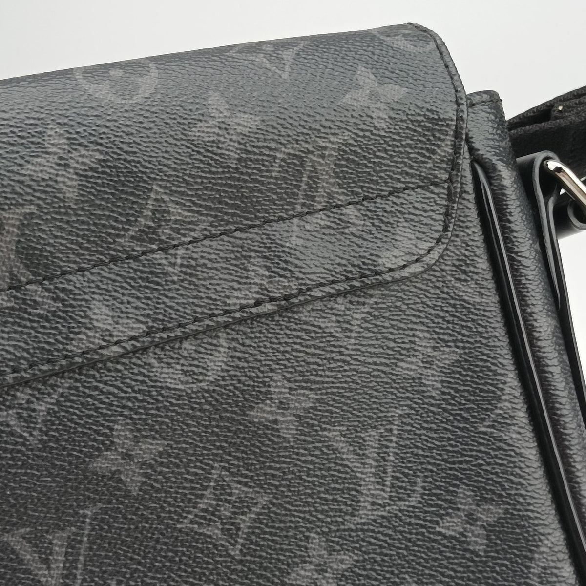 Pre-owned Louis Vuitton District PM Noir Monogram Eclipse M44000 shoulderbag | stylenewstar
