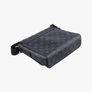 Pre-owned Louis Vuitton District PM Noir Monogram Eclipse M44000 shoulderbag | stylenewstar