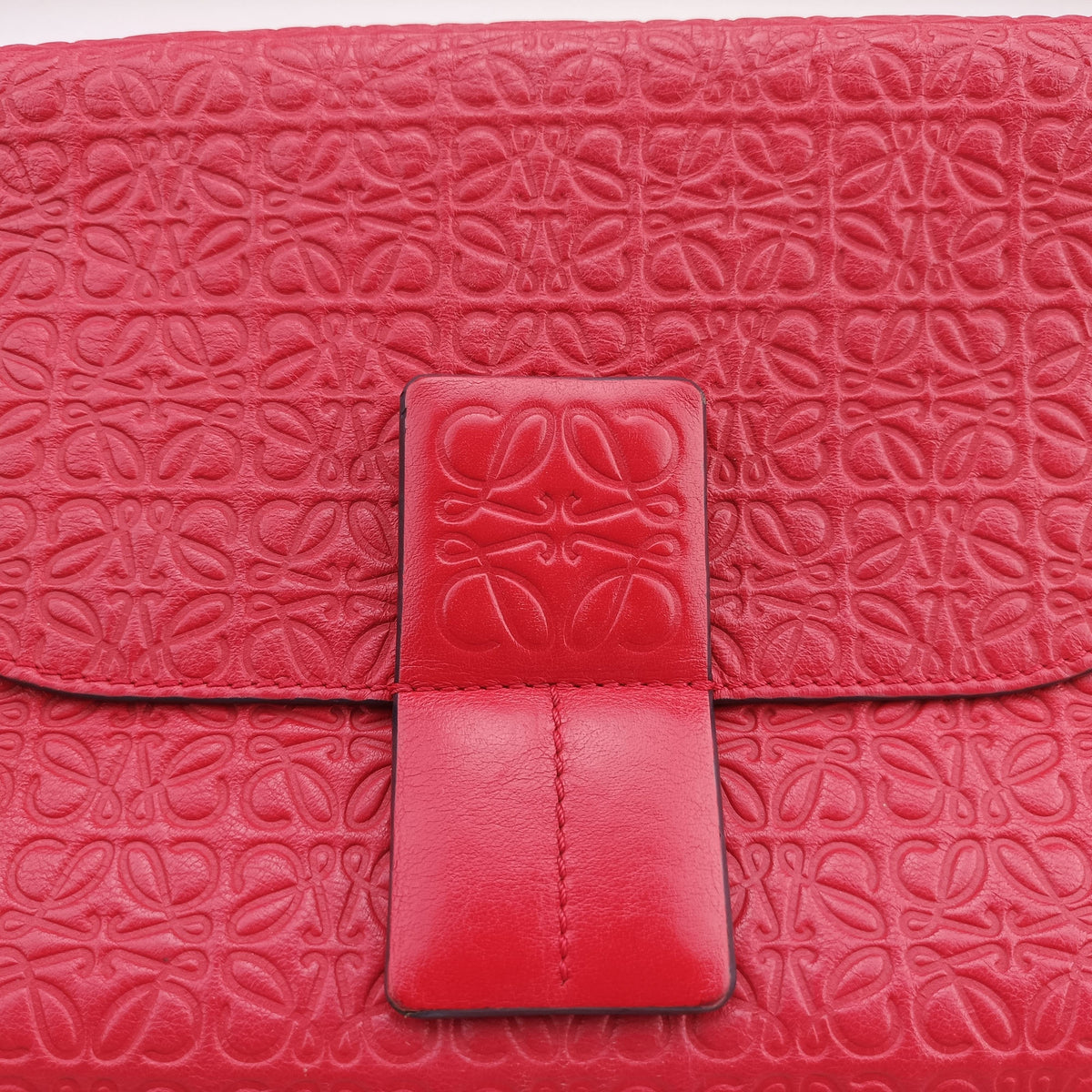 Pre-owned Loewe Avenue Red Leather  shoulderbag | stylenewstar