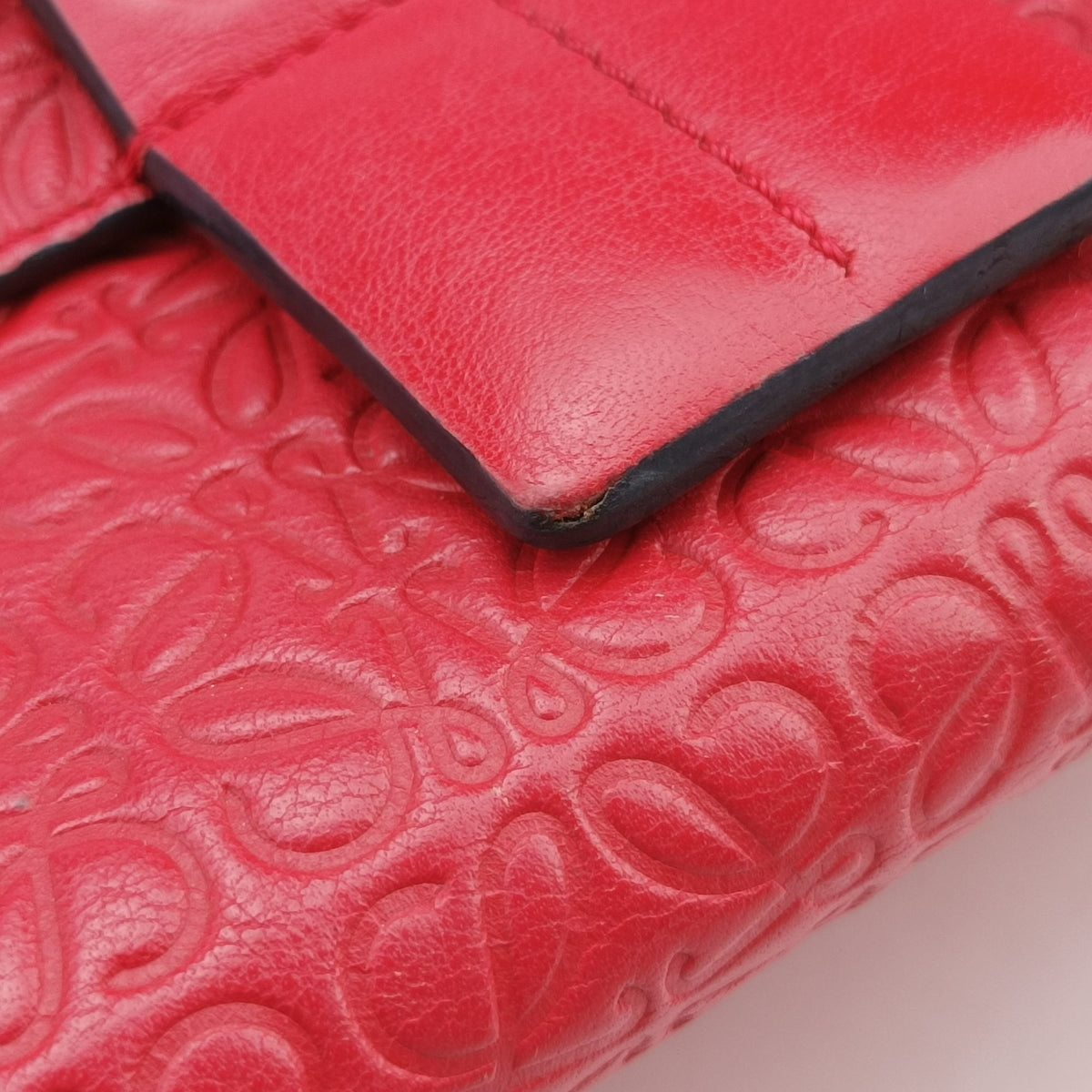 Pre-owned Loewe Avenue Red Leather  shoulderbag | stylenewstar