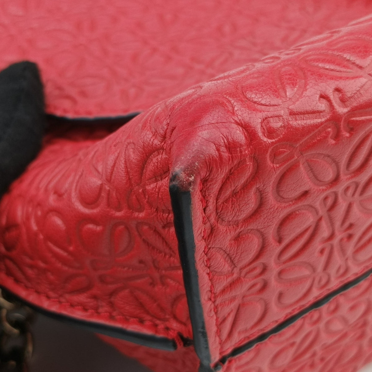 Pre-owned Loewe Avenue Red Leather  shoulderbag | stylenewstar