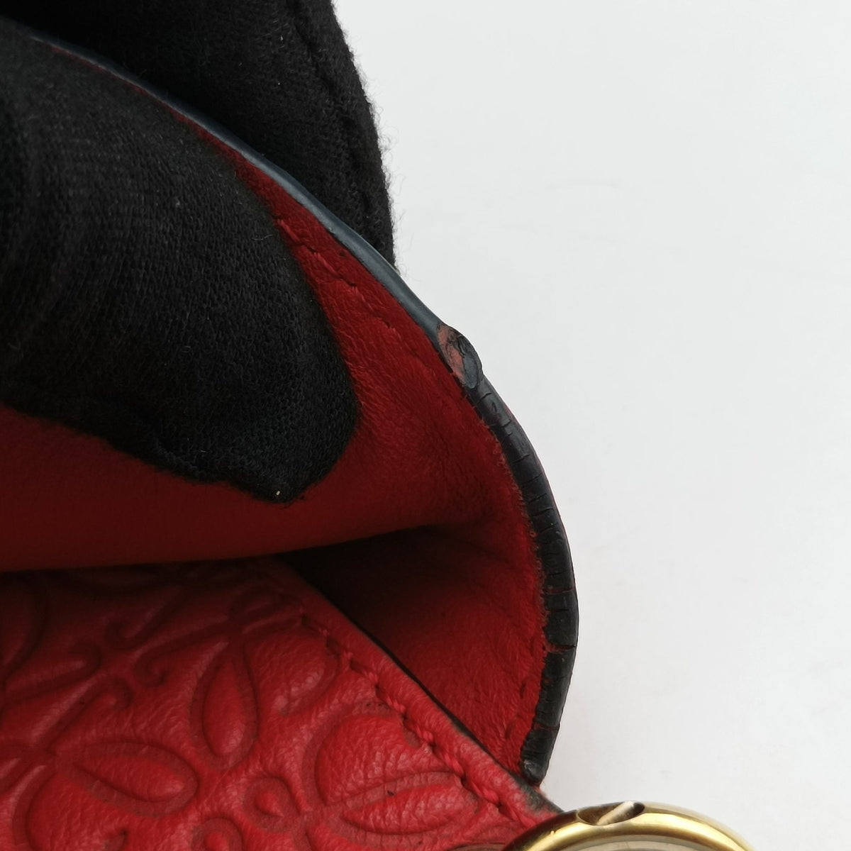 Pre-owned Loewe Avenue Red Leather  shoulderbag | stylenewstar