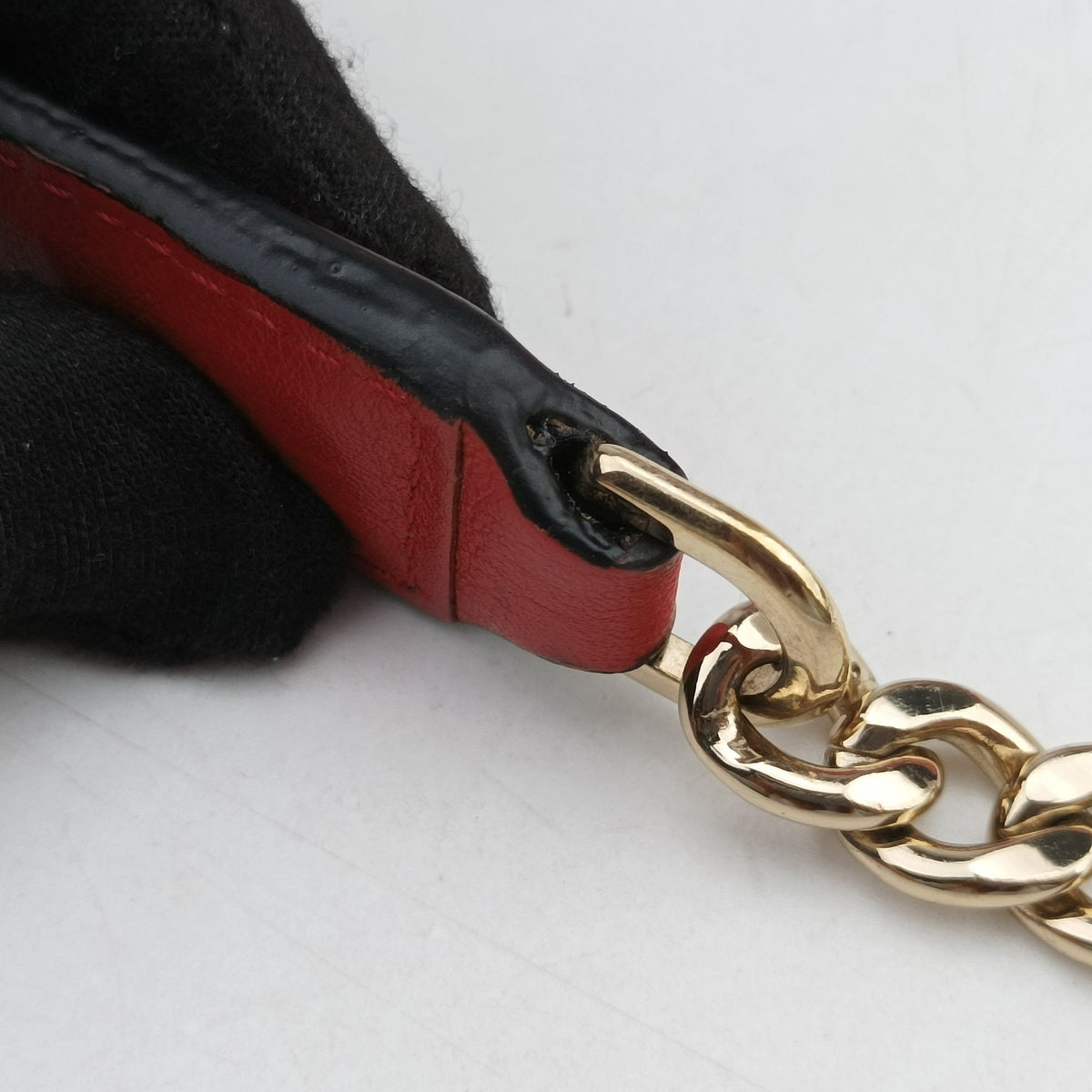 Pre-owned Loewe Avenue Red Leather  shoulderbag | stylenewstar