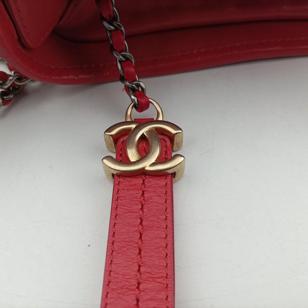 Vintage Chanel Gabrielle Red Leather A91810 shoulderbag | stylenewstar