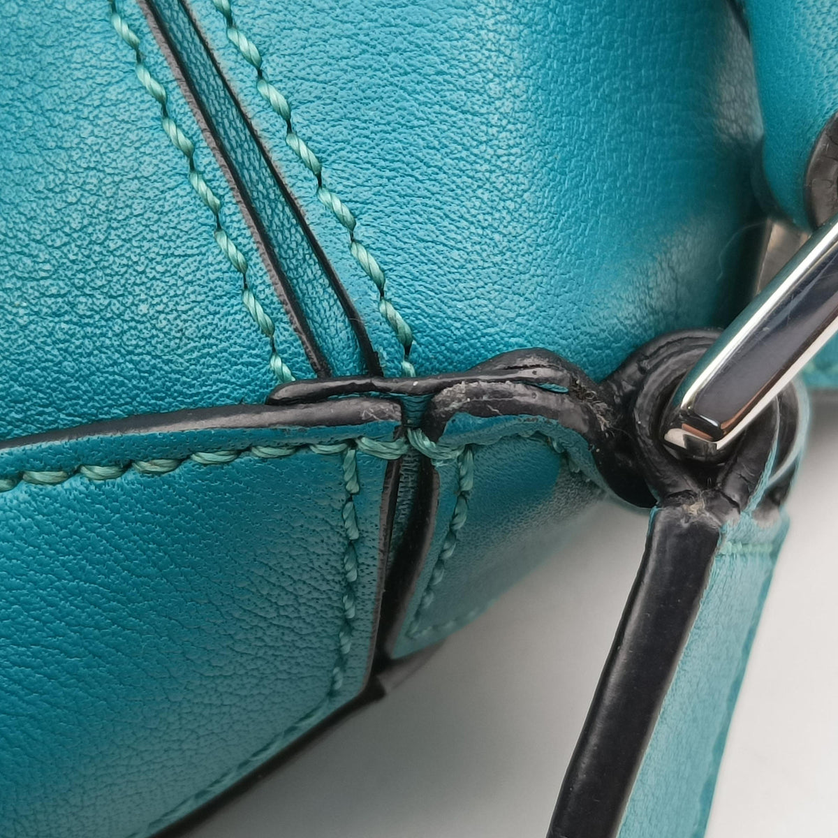 Pre-owned Loewe Puzzle Green Leather  shoulderbag | stylenewstar
