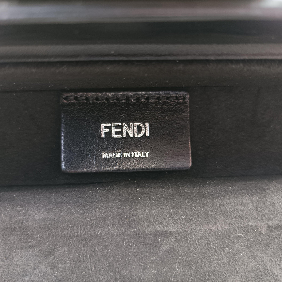 Pre-owned Fendi Trunk White×Black Leather 7VA507 shoulderbag | stylenewstar