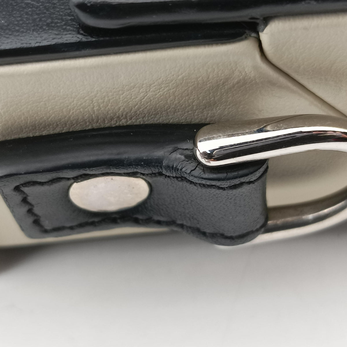 Pre-owned Fendi Trunk White×Black Leather 7VA507 shoulderbag | stylenewstar