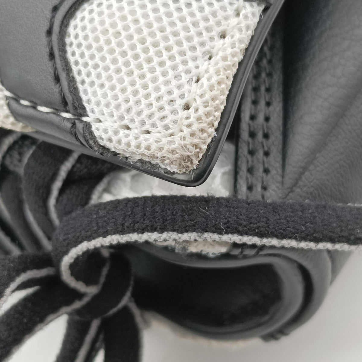 Pre-owned Balenciaga Sneakerhead Black×white fabric  shoulderbag | stylenewstar