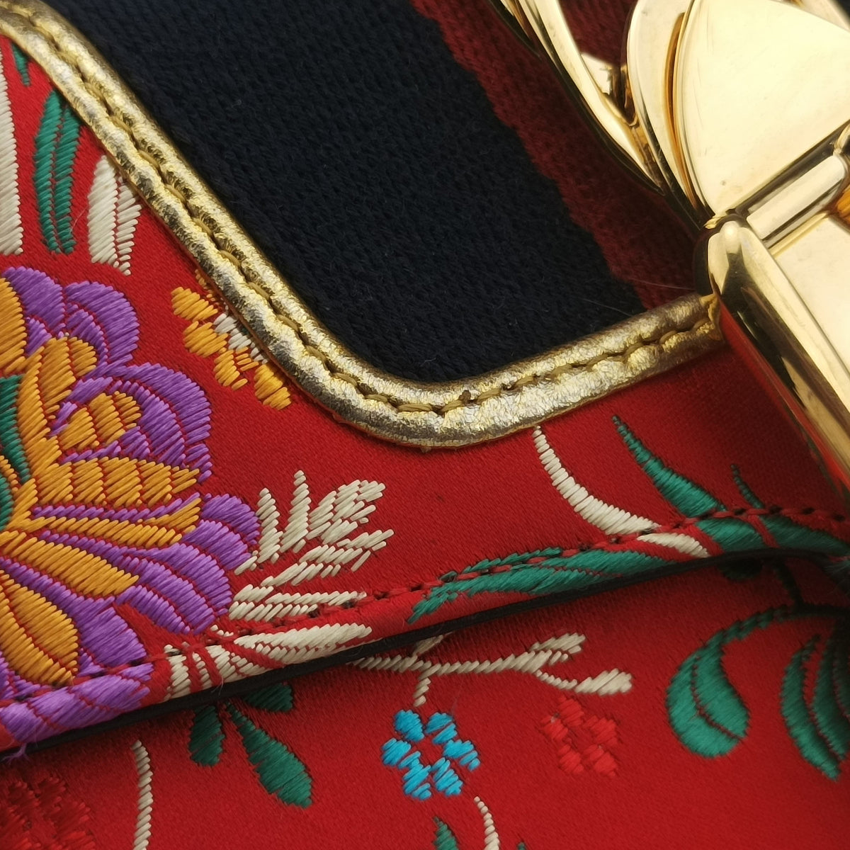 Pre-owned Gucci Sylvie Red x Multicolor silk 472107 shoulderbag | stylenewstar