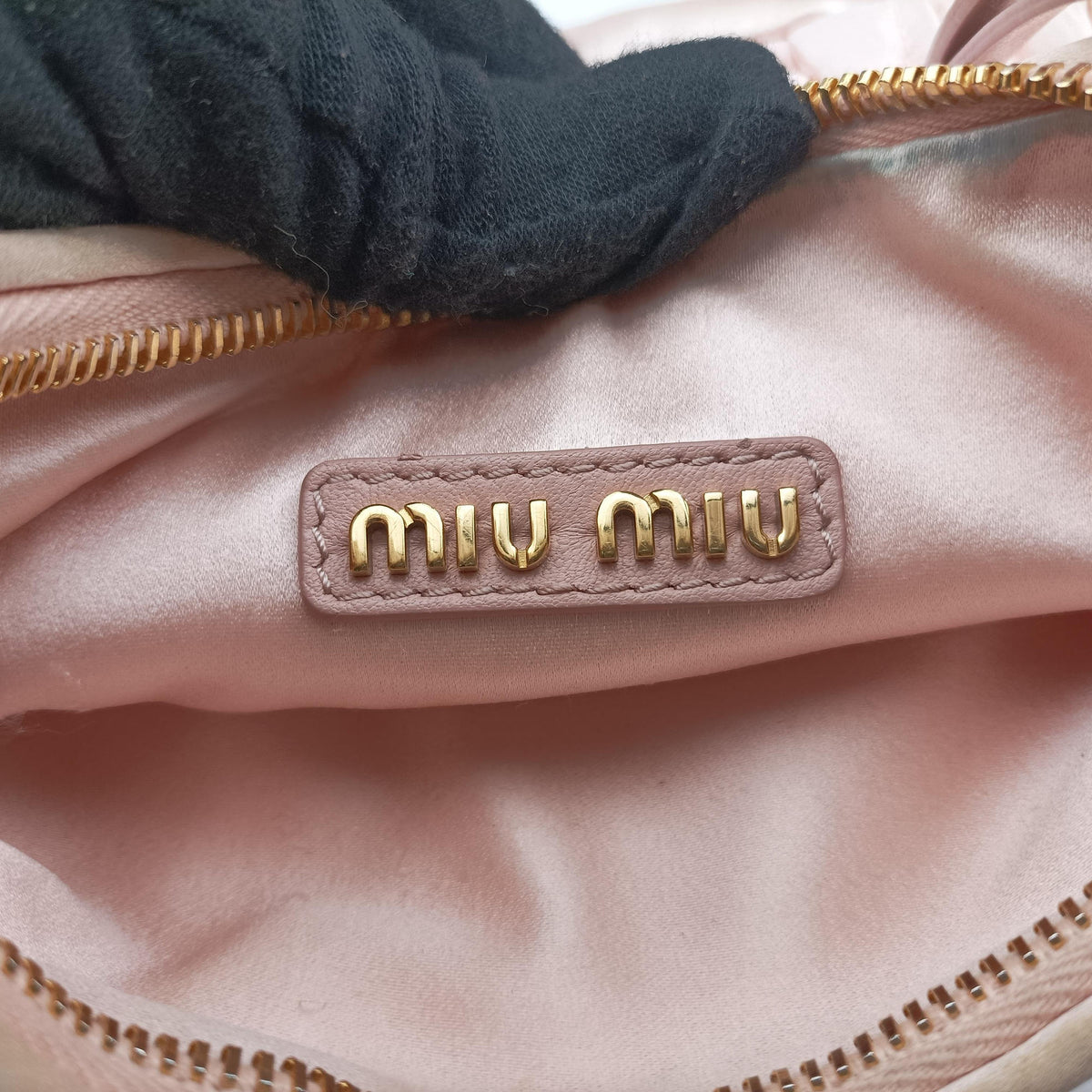 Pre-owned Miu Miu Wander Matelasse hobo Pink Satin 5BC125 shoulderbag | stylenewstar