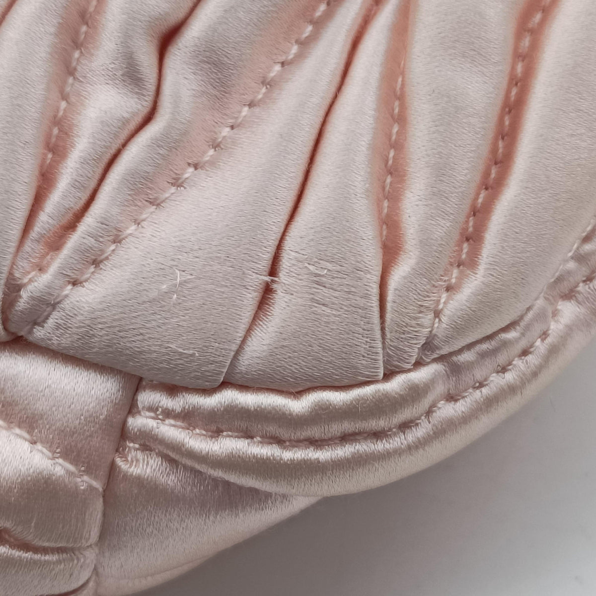 Pre-owned Miu Miu Wander Matelasse hobo Pink Satin 5BC125 shoulderbag | stylenewstar