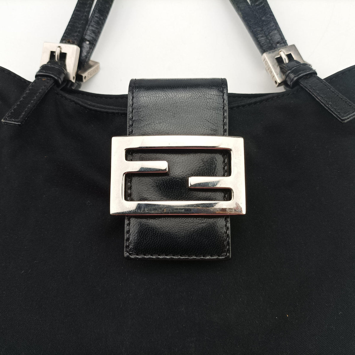 Pre-owned Fendi croissants Black cloth 26724 shoulderbag | stylenewstar