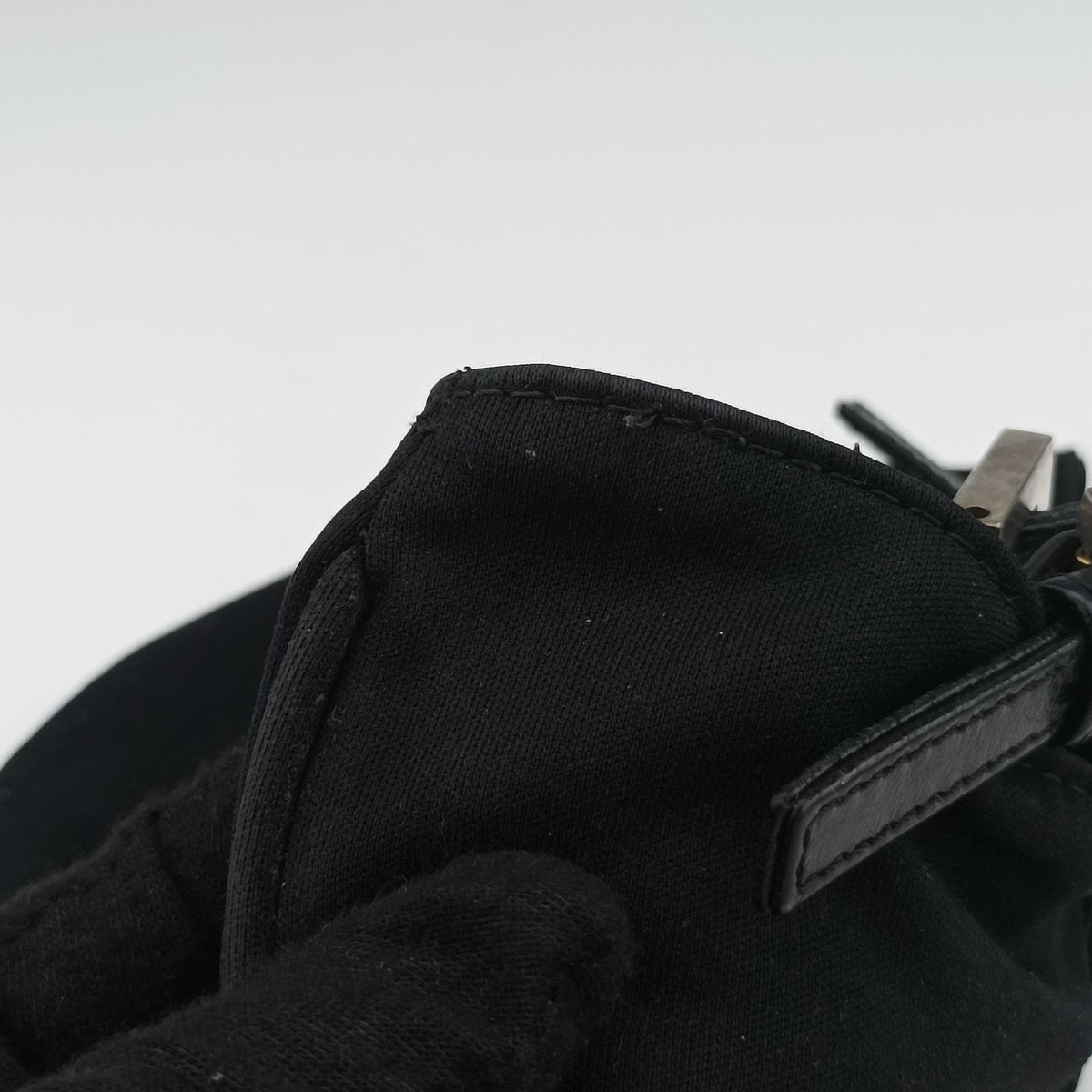 Pre-owned Fendi croissants Black cloth 26724 shoulderbag | stylenewstar