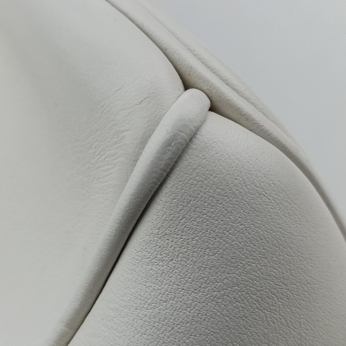 Secondhand Christian Dior Diorissimo White Leather  shoulderbag | stylenewstar