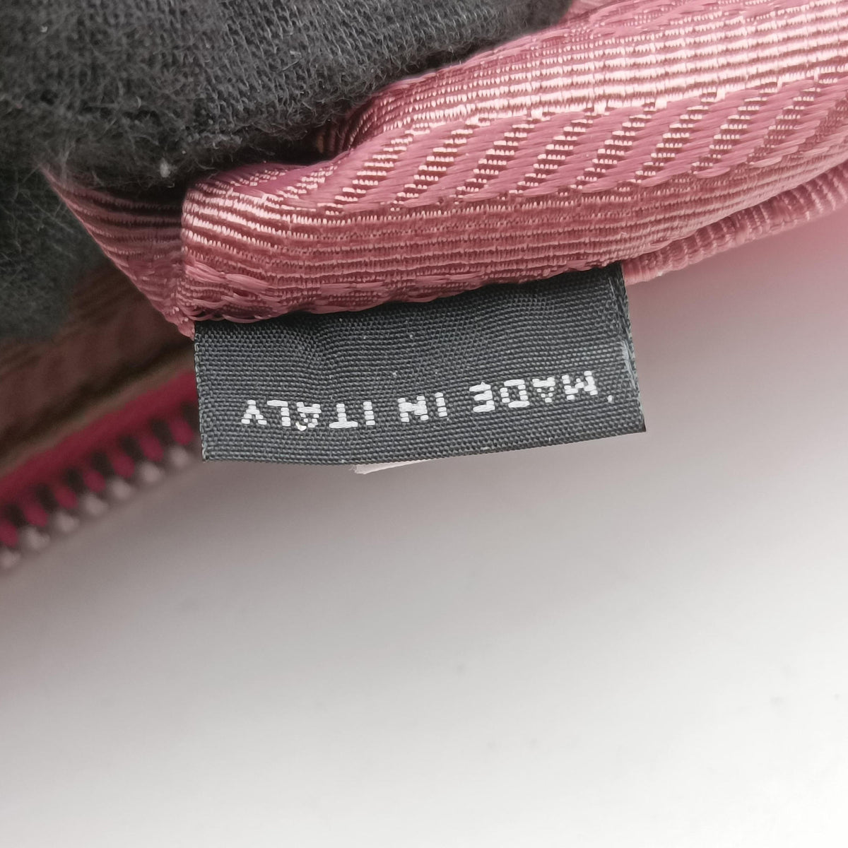 Secondhand Prada Re-Edition 2005 Hobo Pink Nylon×leather 1NE515 handbag | stylenewstar