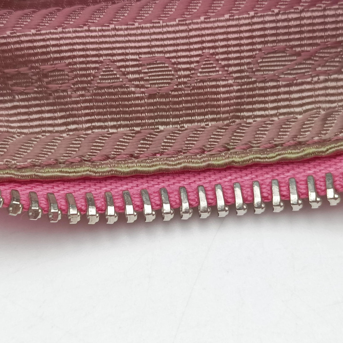 Secondhand Prada Re-Edition 2005 Hobo Pink Nylon×leather 1NE515 handbag | stylenewstar