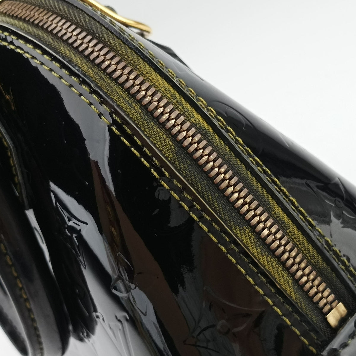 Secondhand Louis Vuitton Alma BB Black Vernis  handbag | stylenewstar