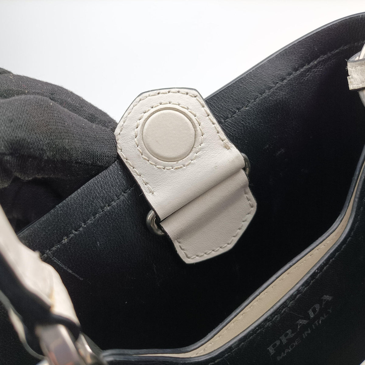 Pre-owned Prada Small Panier White Saffiano leather 1BA217 shoulderbag | stylenewstar