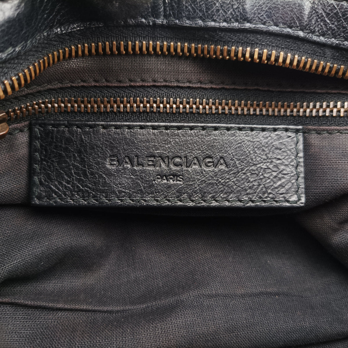 Pre-owned Balenciaga Classic City Mini Black lambskin  shoulderbag | stylenewstar