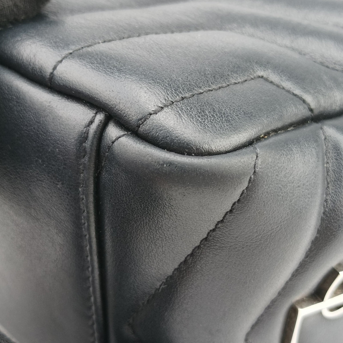 Pre-owned Yves Saint Laurent LOULOU Black Leather 454317 shoulderbag | stylenewstar