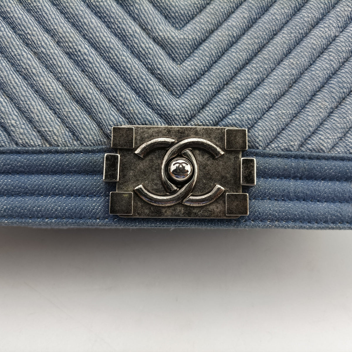 Pre-owned Chanel BOY CHANEL Blue Denim A67086 shoulderbag | stylenewstar