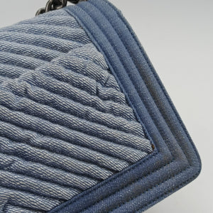 Pre-owned Chanel BOY CHANEL Blue Denim A67086 shoulderbag | stylenewstar