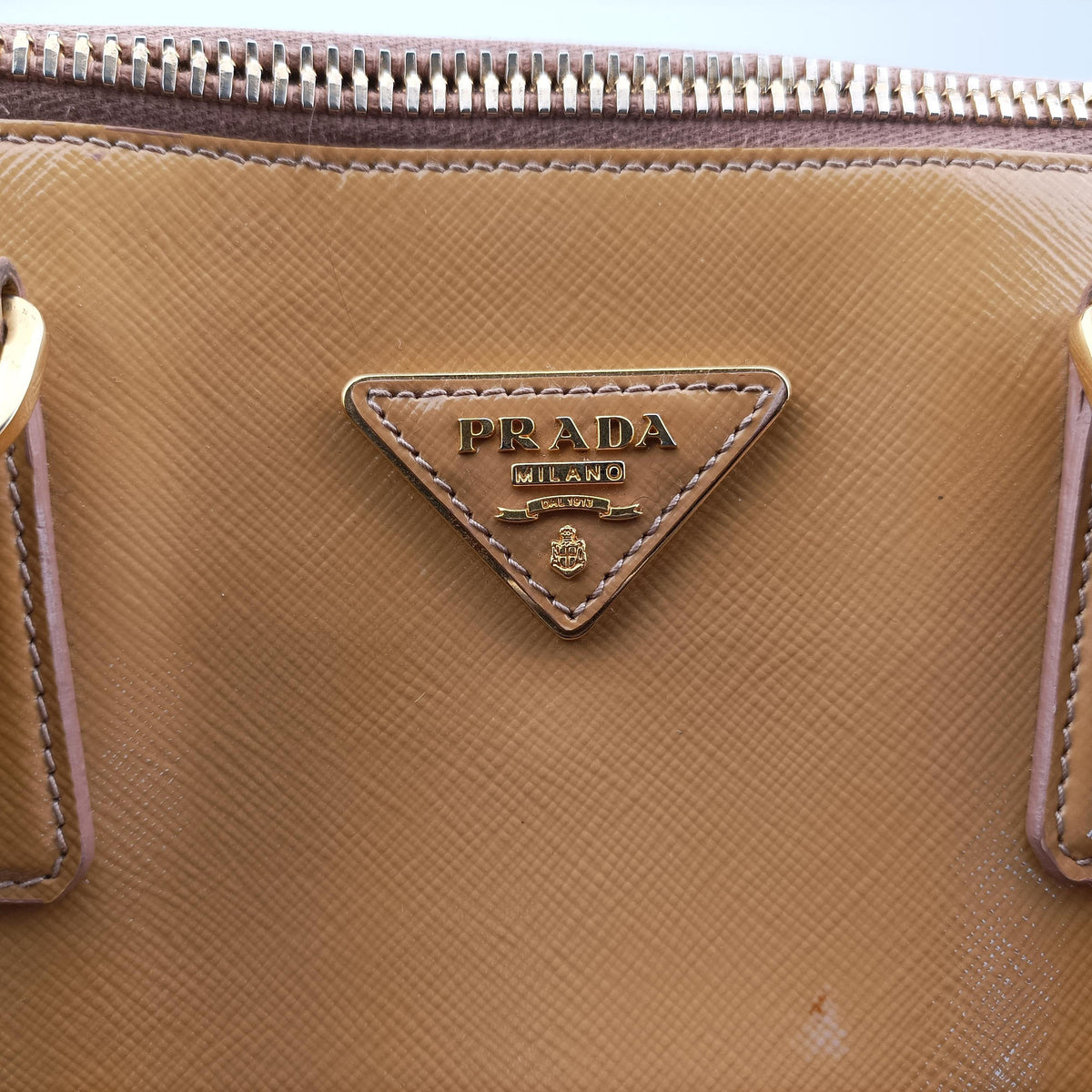 Vintage Prada Promenade Beige Patent SAFFIANO Leather BN2558 handbag | stylenewstar