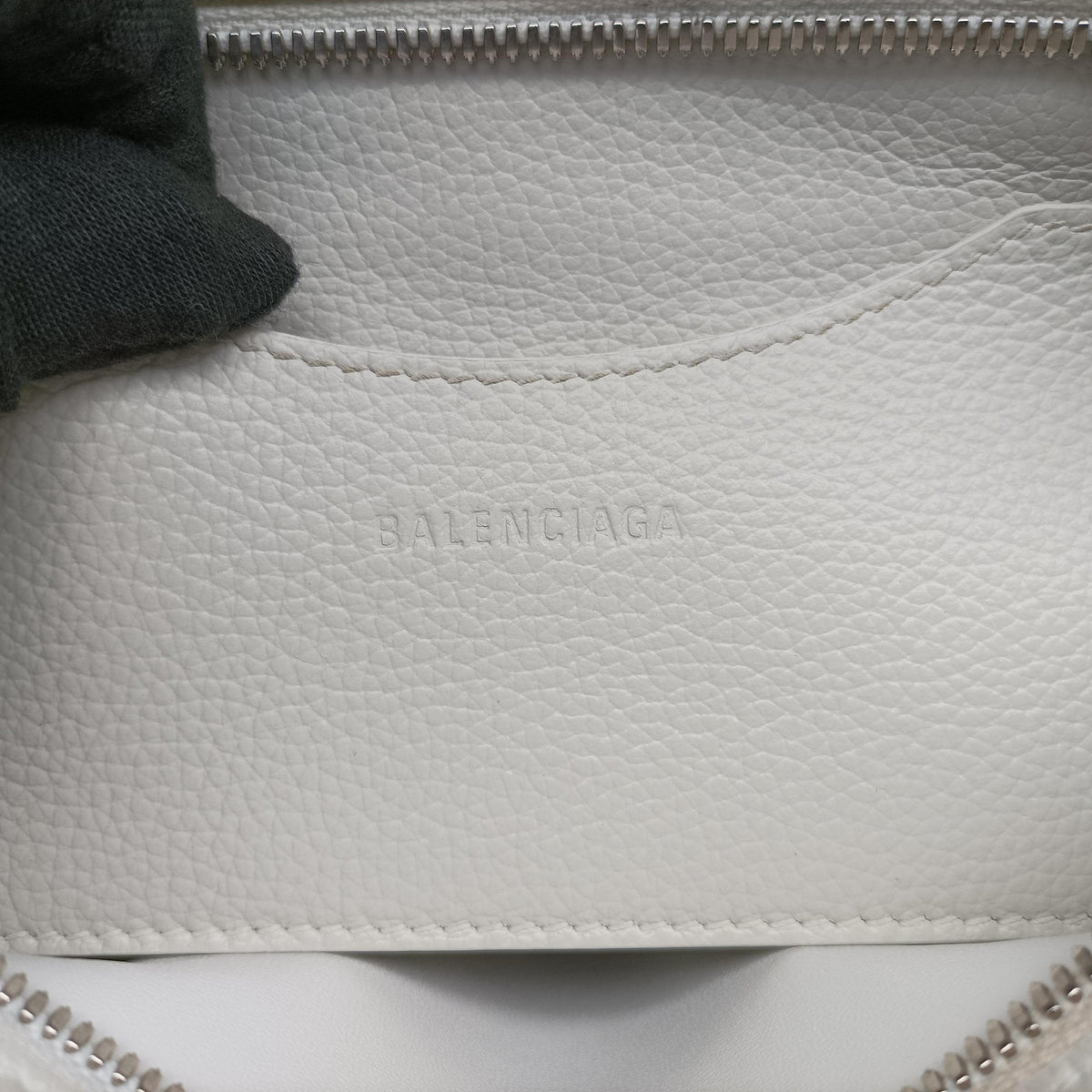 Secondhand Balenciaga Neo Classic City S White Leather 638521 shoulderbag | stylenewstar