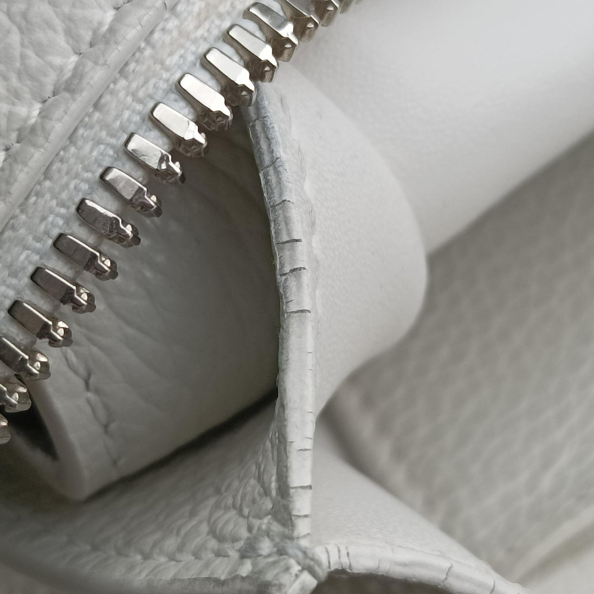 Secondhand Balenciaga Neo Classic City S White Leather 638521 shoulderbag | stylenewstar