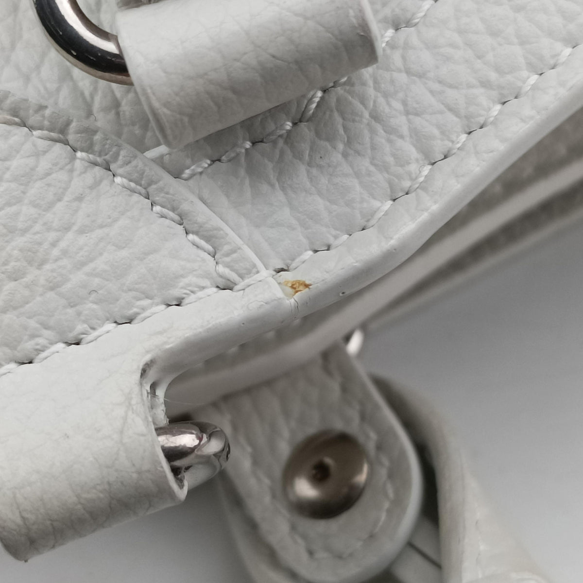 Secondhand Balenciaga Neo Classic City S White Leather 638521 shoulderbag | stylenewstar
