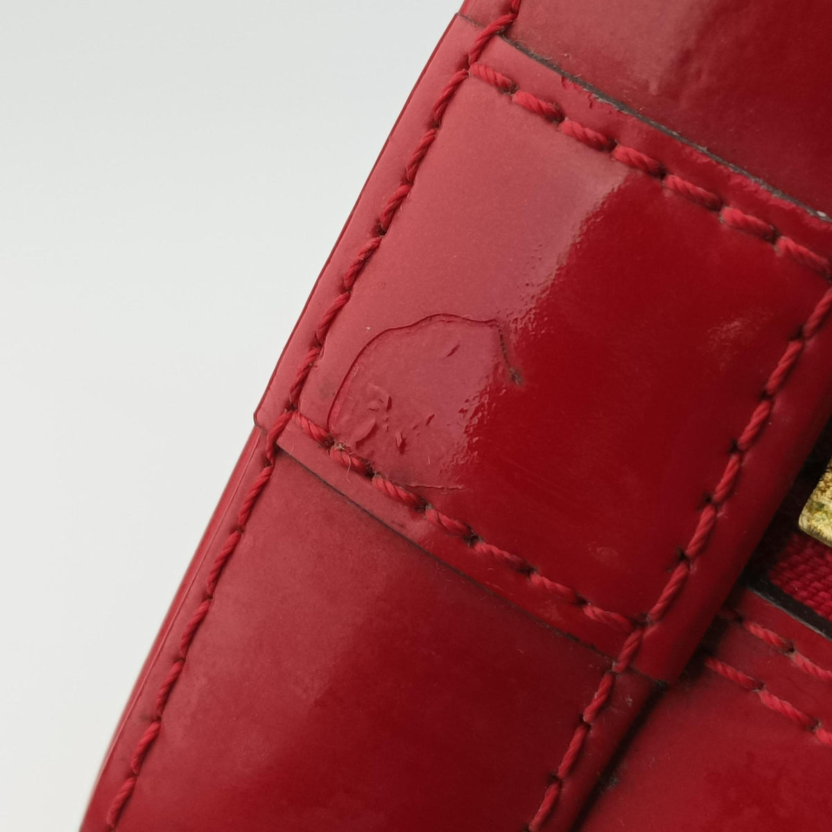 Secondhand Louis Vuitton Alma PM pomme d'amour Vernis M90096 handbag | stylenewstar