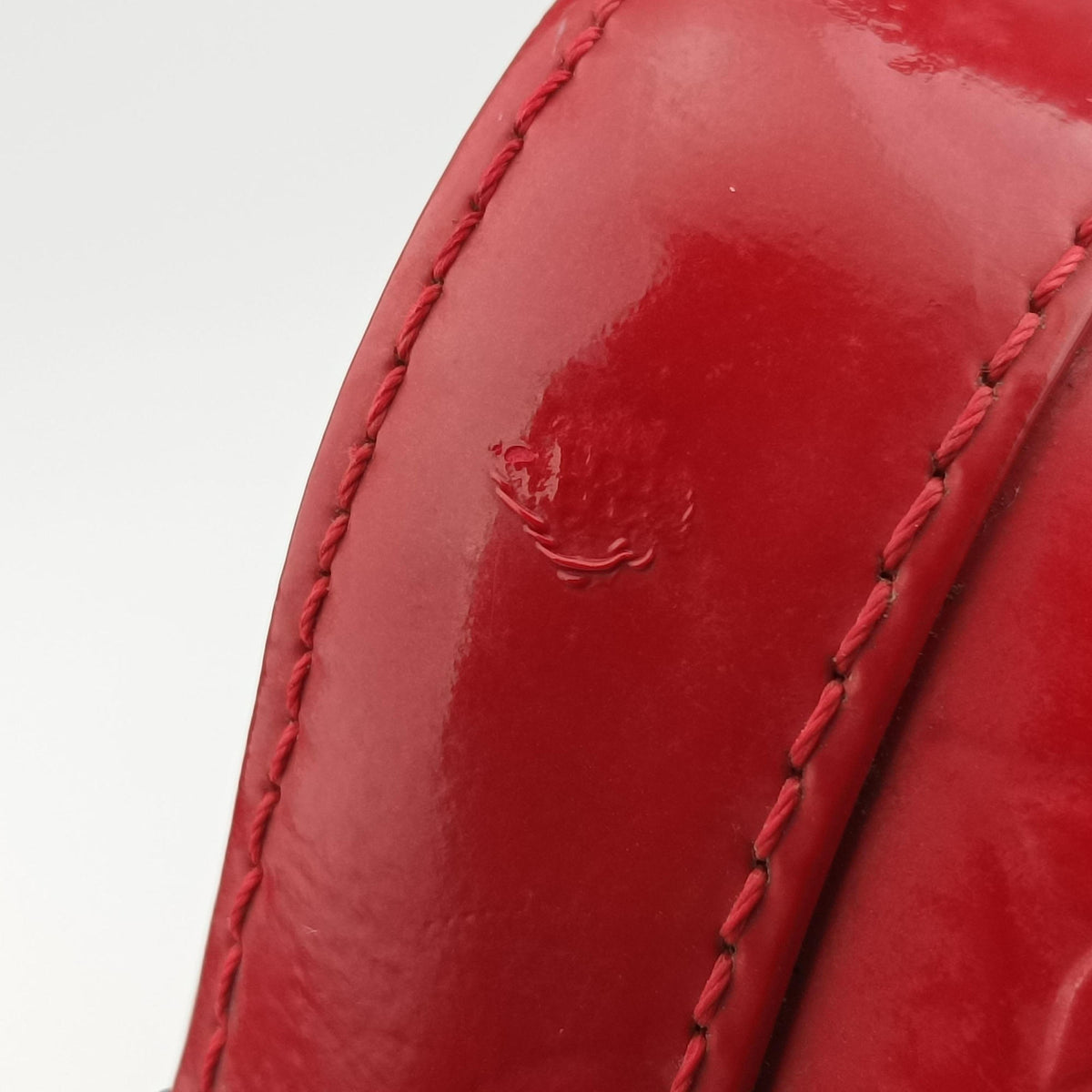 Secondhand Louis Vuitton Alma PM pomme d'amour Vernis M90096 handbag | stylenewstar