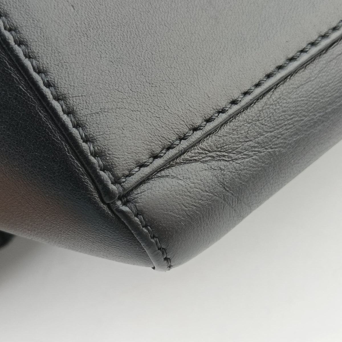Vintage Fendi PEEKABOO Black Leather 8BN244 shoulderbag | stylenewstar