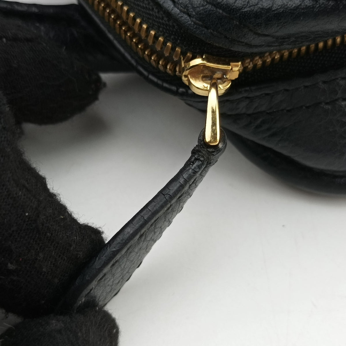 Pre-owned Loewe CRUZ Black Leather  shoulderbag | stylenewstar