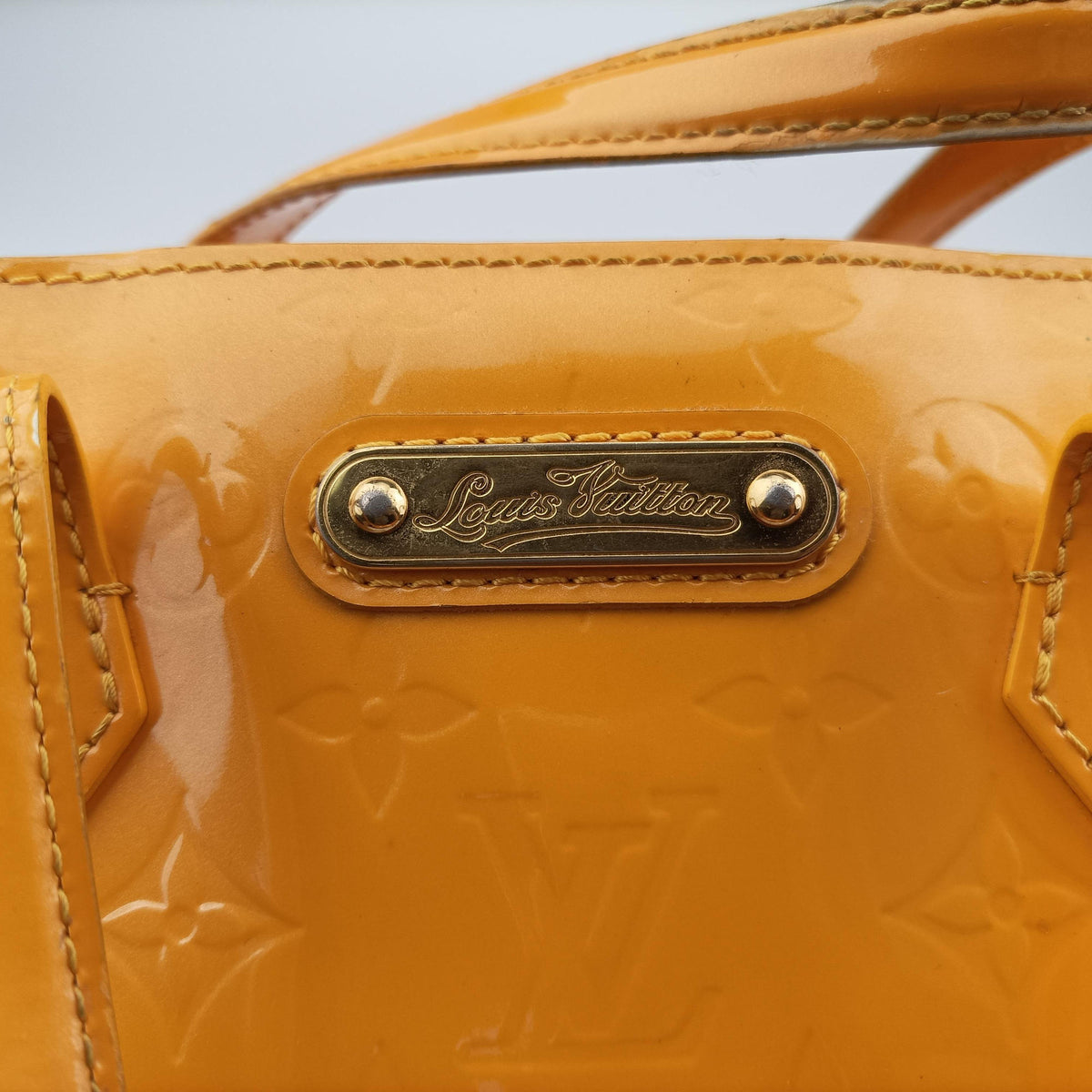 Pre-owned Louis Vuitton Wilshire PM Jaune Passion Vernis M91725 handbag | stylenewstar