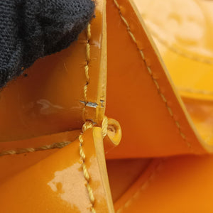 Pre-owned Louis Vuitton Wilshire PM Jaune Passion Vernis M91725 handbag | stylenewstar